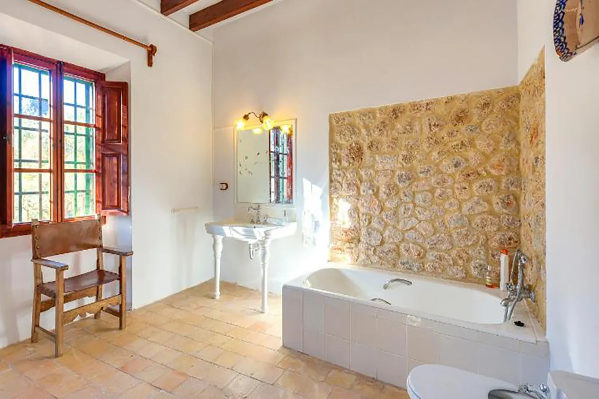 CM-S01.518_Casas_Mallorca_Tramuntana_Valldemossa_House_Outskirts_Bathroom