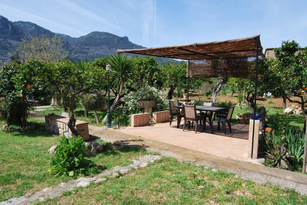 Captivating property in sunny area with garden, pool, main house and separate guest casita. Just 10 mins walk to Soller center.