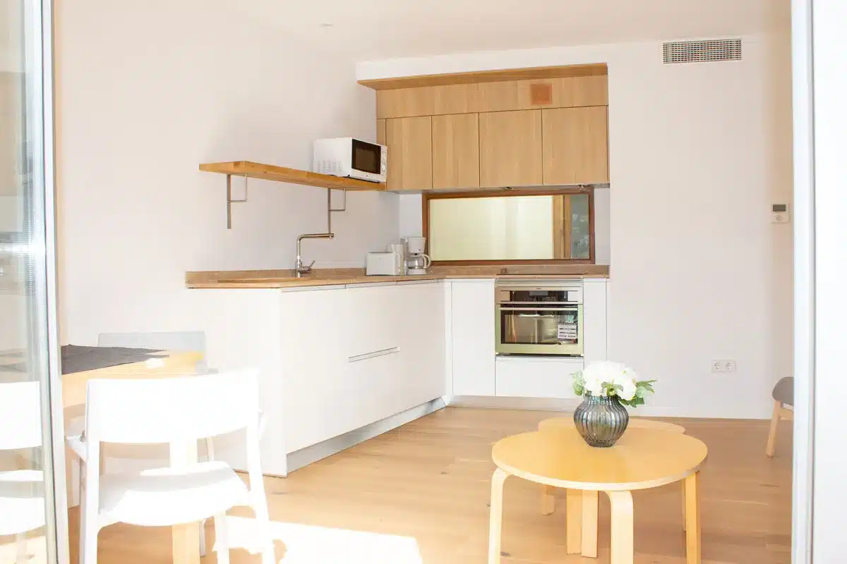 CM-S01.526_Casas_Mallorca_Tramuntana_Puerto-de-Sóller_Apartment_Centre_Livingroom_Kitchen