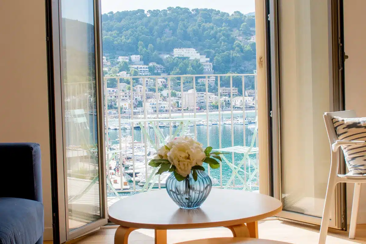 CM-S01.526_Casas_Mallorca_Tramuntana_Puerto-de-Sóller_Apartment_Centre_Livingroom_View