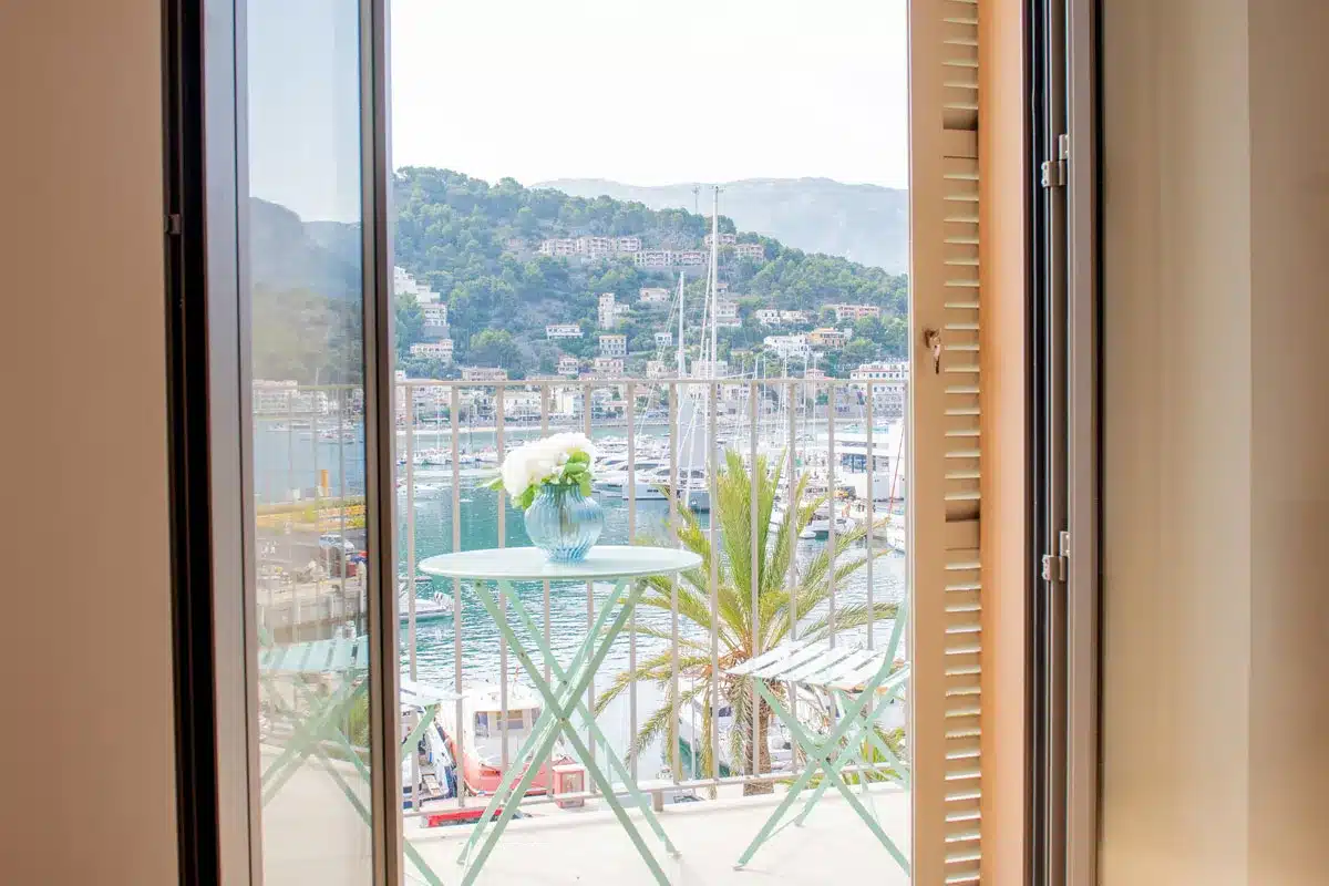 CM-S01.526_Casas_Mallorca_Tramuntana_Puerto-de-Sóller_Apartment_Centre_Window_Balcony