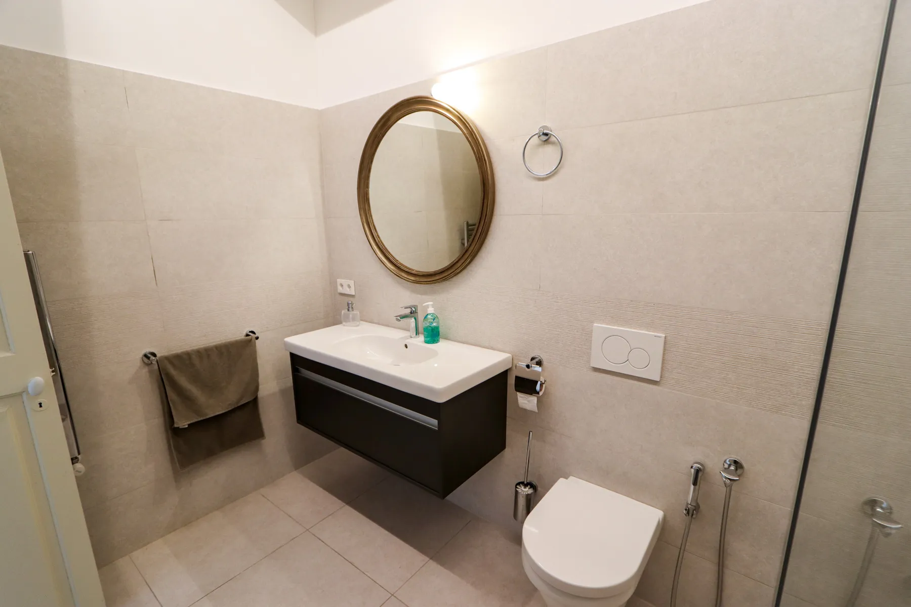 CM-S01.875_Casas_Mallorca_Tramuntana_Townhouse_Soller_bathroom