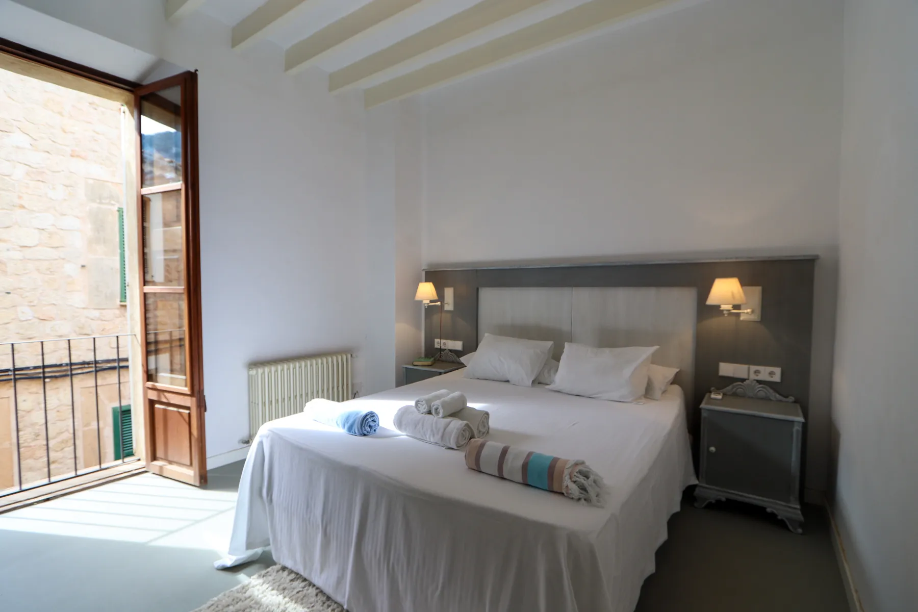 CM-S01.875_Casas_Mallorca_Tramuntana_Townhouse_Soller_bedroom_1