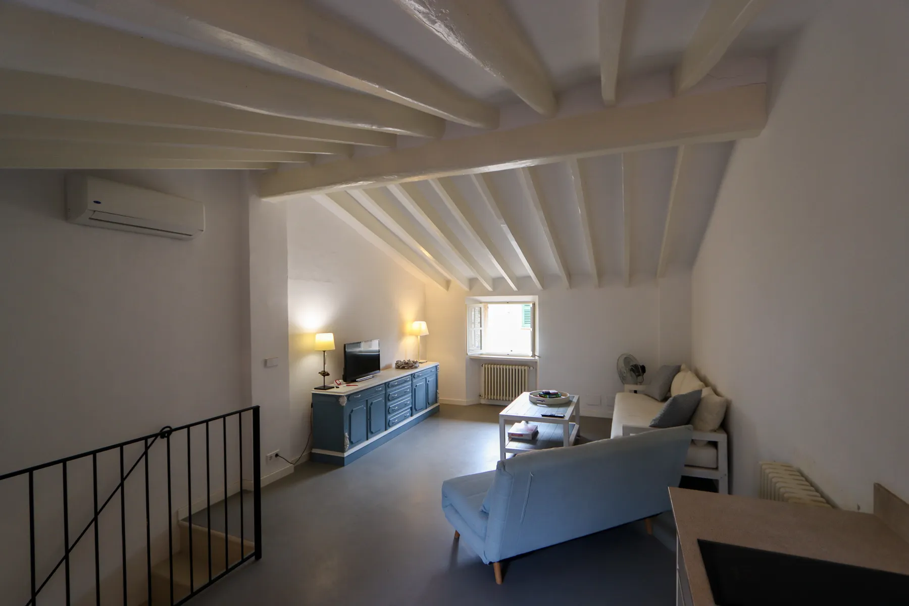 CM-S01.875_Casas_Mallorca_Tramuntana_Townhouse_Soller_upstairs_living_area