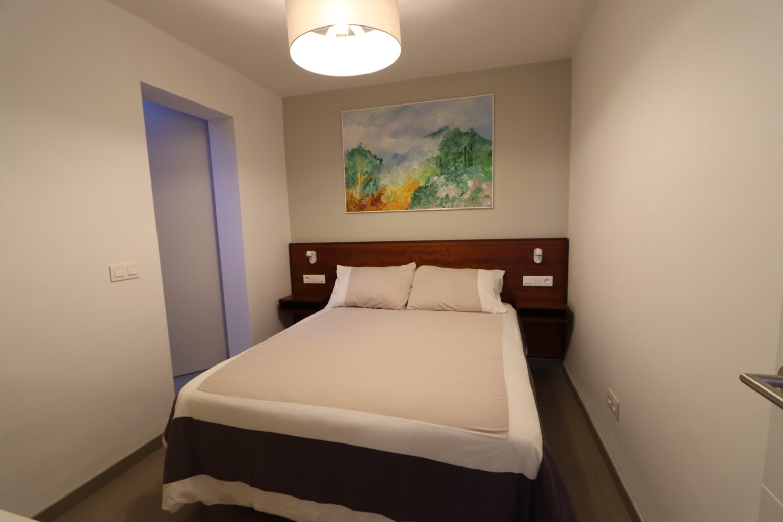 CM-R01.918_Casas_Mallorca_Tramuntana_Apartment_Puerto_de_Sóller_Bedroom_Closet