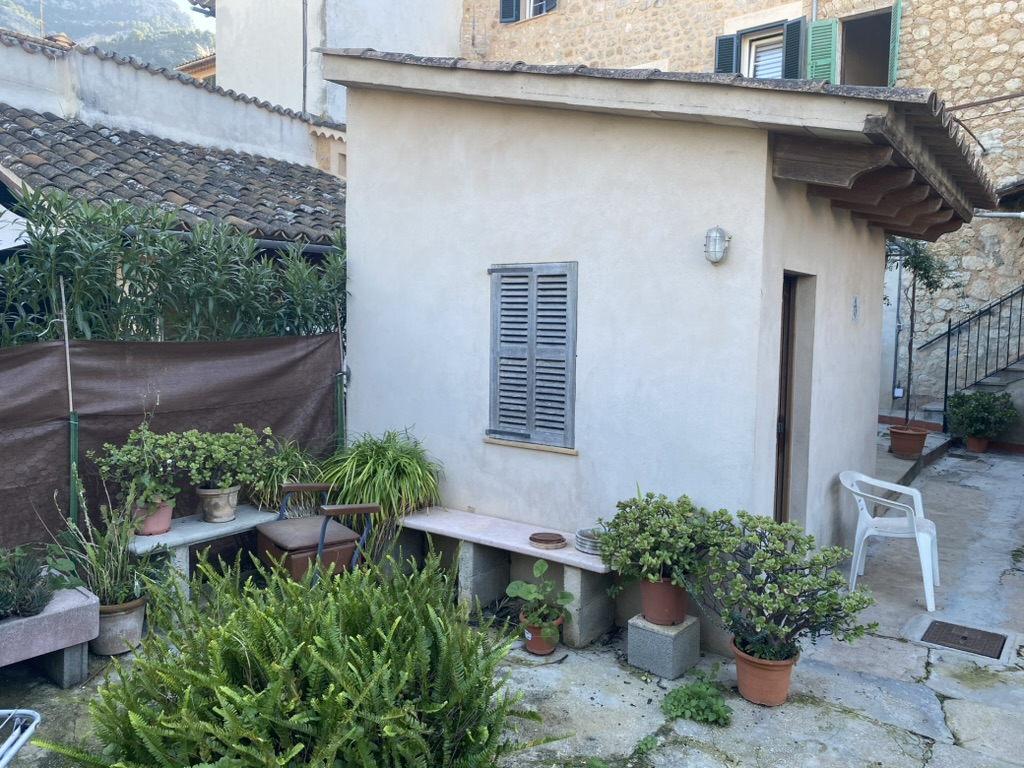 CM-S01.918_Casas_Mallorca_Tramuntana_Soller_Townhouse_garden_house_bath